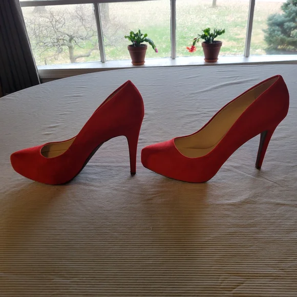 Jessica Simpson Striking Red Heels - Like New - Runs Small (Fits Like 9.5/10) - Picture 6 of 7